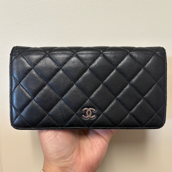Chanel Lambskin Quilted Yen Wallet AUTHENTIC👜 - Picture 1 of 13